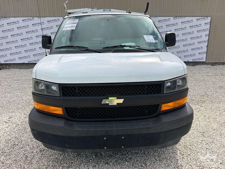 2018-chevrolet-express-g2500-image-34