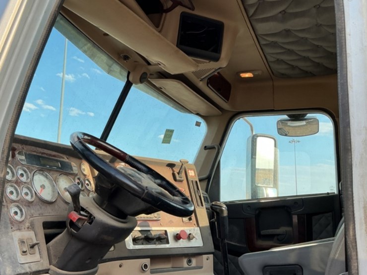 2011-freightliner-coronado-122-sd-image-21