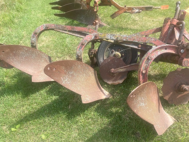#1638-•-3-bottom-moldboard-plow-image-17