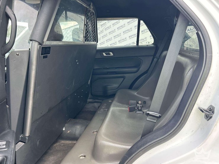 2017-ford-explorer-image-22