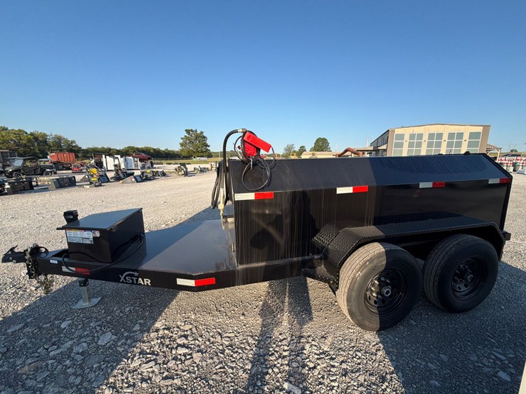 #210-•-2026-x-star-990-gal-tandem-axle-fuel-trailer-image-4