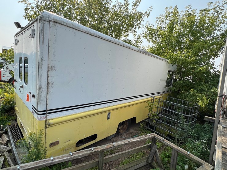#5682-•-chevrolet-truck-with-contents-inside-image-3