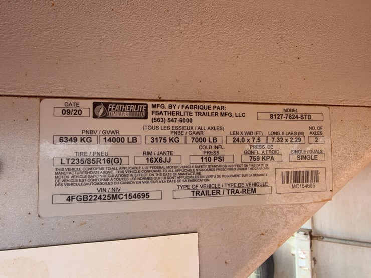 2021-featherlite-8127-7624-std-livestock-trailer-image-24