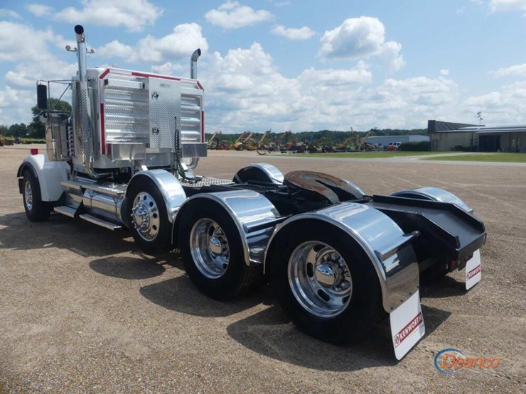 2018-kenworth-w900-image-3