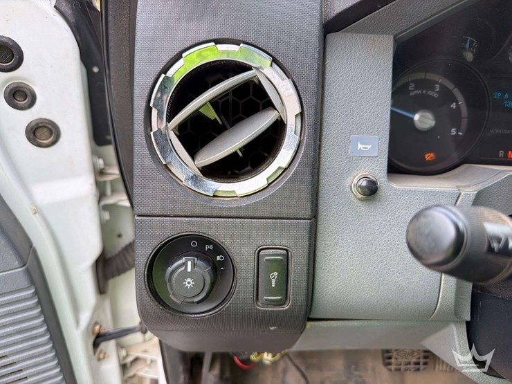 2011-ford-f650-image-8
