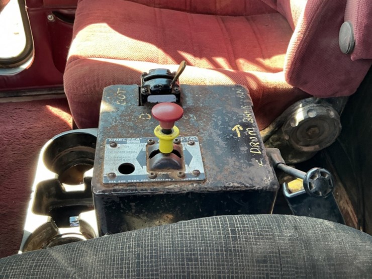 1996-peterbilt-379-image-24