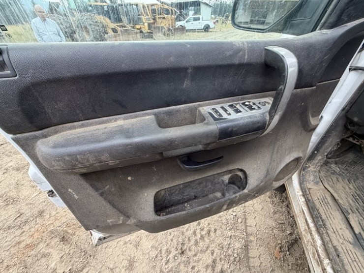 2008-chevrolet-silverado-2500-image-27