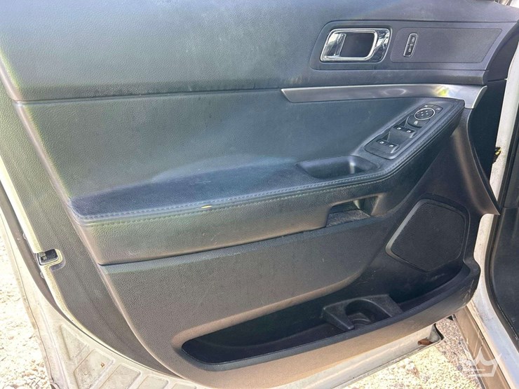 2019-ford-explorer-image-8