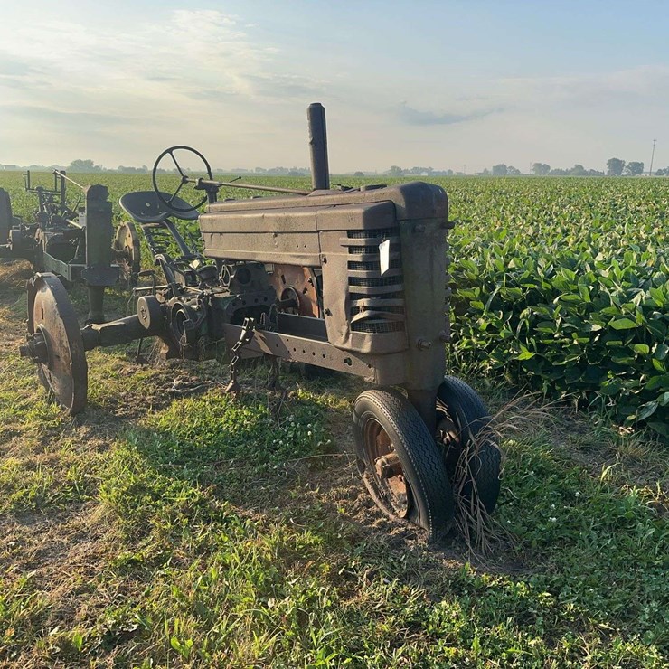 JOHN DEERE B