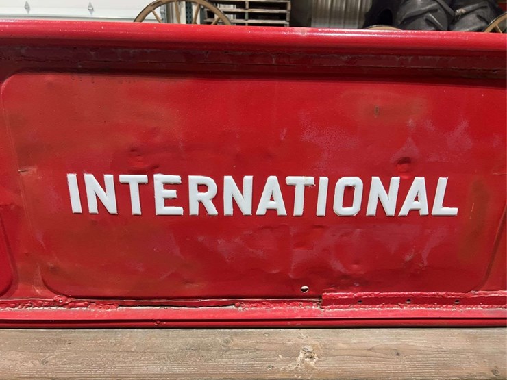 custom-international-harvester-tailgate-bench-image-11