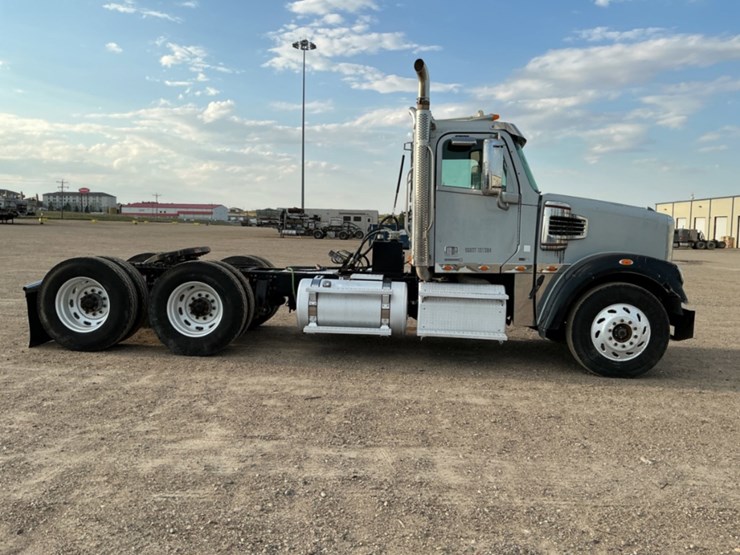 2011-freightliner-coronado-122-sd-image-6