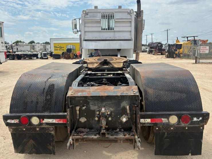 2012-peterbilt-367-image-5
