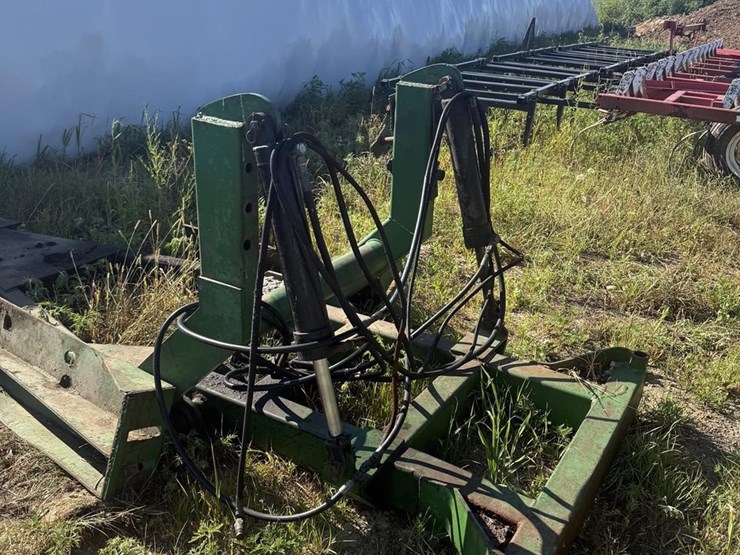 #202-•-john-deere-agricultural-attachment-image-3