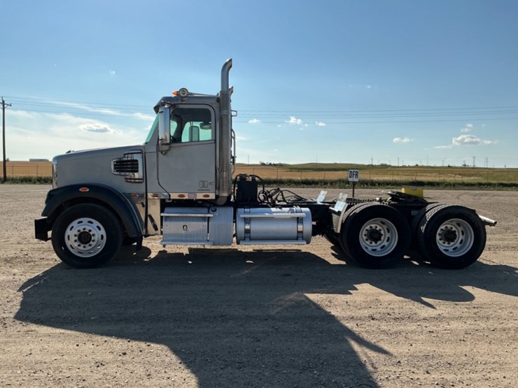 2012-freightliner-coronado-122-sd-image-11