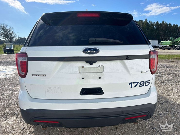 2017-ford-explorer-image-25
