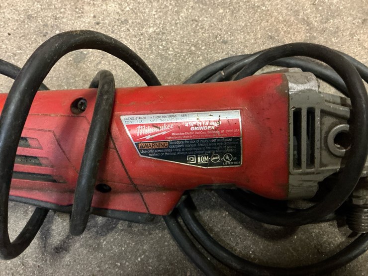 #104-•-2-milwaukee-4-1/2"-corded-angle-grinders-and-ridgid-wet&dry-shop-vac-image-4