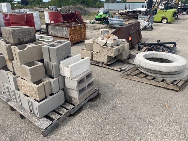 #10626-•-(3)-pallets-of-concrete-pieces-image-2