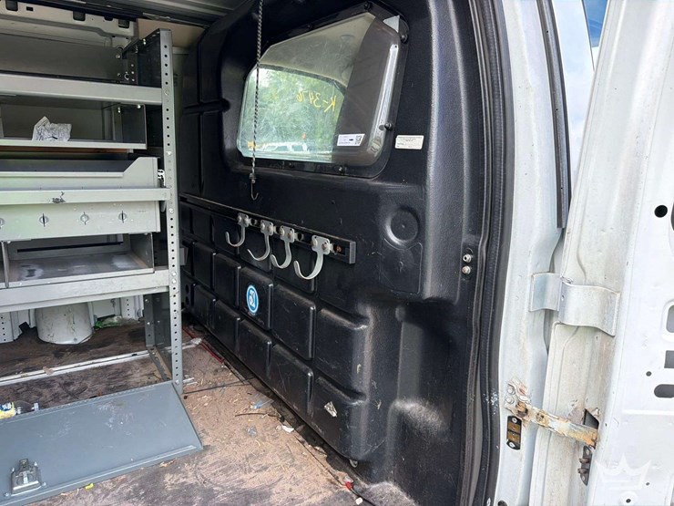 2018-chevrolet-express-g2500-image-23