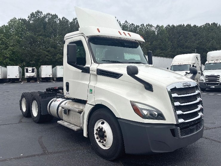 2019-freightliner-cascadia-126-image-1