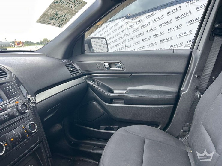 2017-ford-explorer-image-21