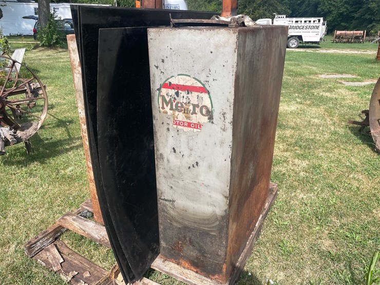 #1619-•-(2)-vintage-gas-tanks-image-5