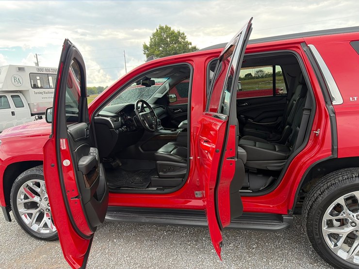 2018-chevrolet-tahoe-lt-image-15