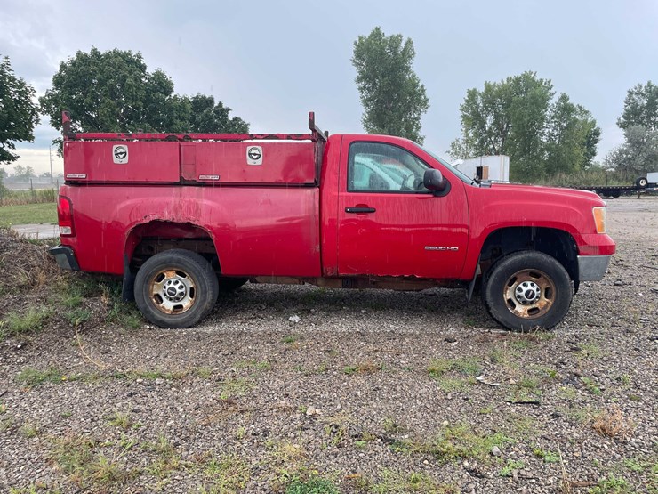 2010-gmc-2500-image-4