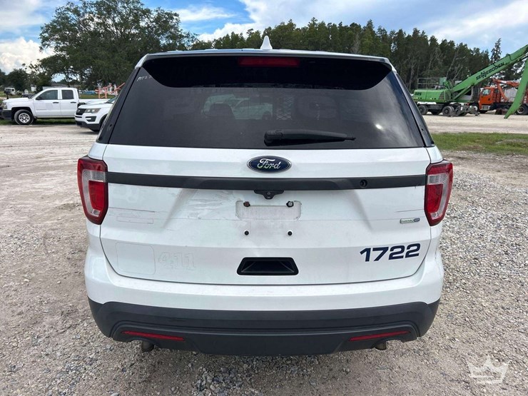 2017-ford-explorer-image-24