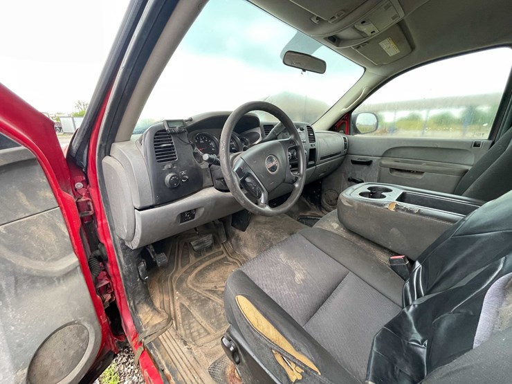 2010-gmc-2500-image-45