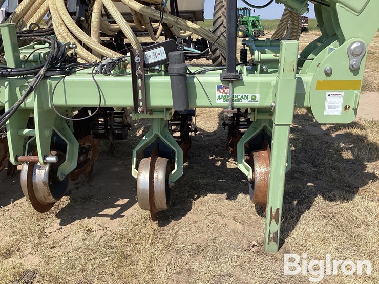 2023-orthman-840-204-12r30-strip-till-machine-w/montag-cart-image-11