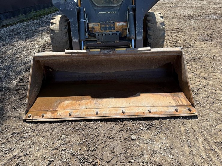 2014-deere-326e-image-9