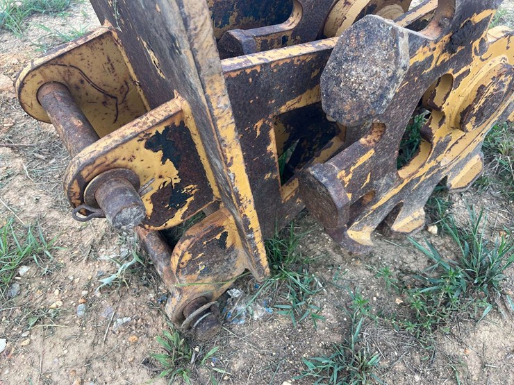 caterpillar-416-image-10