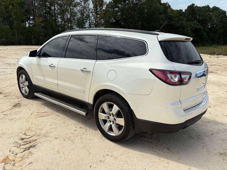 2015-chevrolet-traverse-image-2
