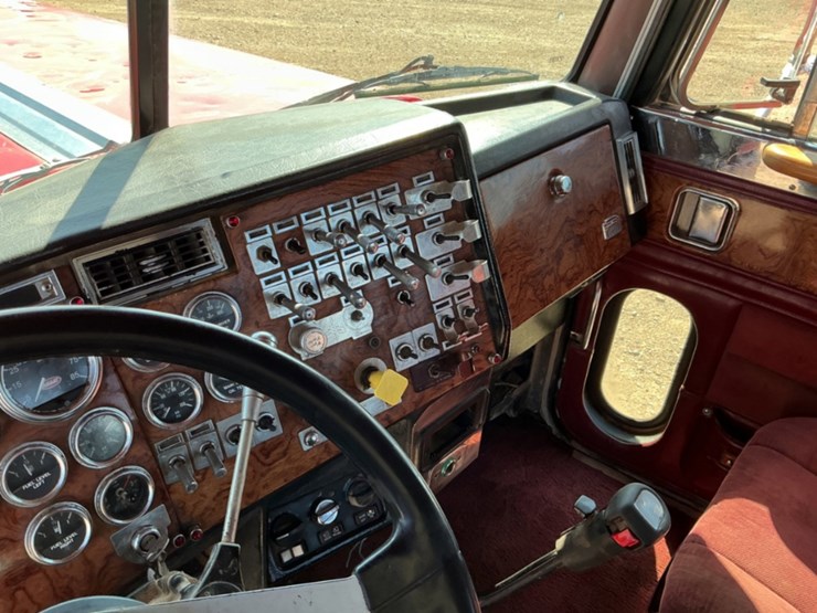 1996-peterbilt-379-image-25