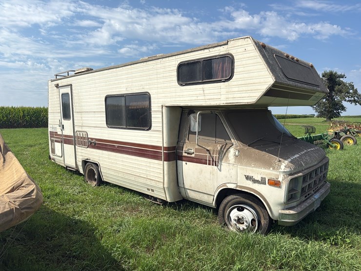 gmc-vandura-tioga-rv-camper,-39,839-miles-*not-running-and-all-the-tires-are-flat,-rotten-or-off-bead*-rotten----title-and-transfer-fees-to-apply-image-1