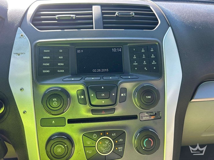2015-ford-explorer-image-16