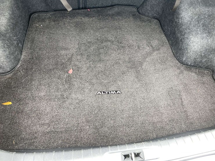 2018-nissan-altima-sl-4-door-sedan-(142,145-miles)-image-15