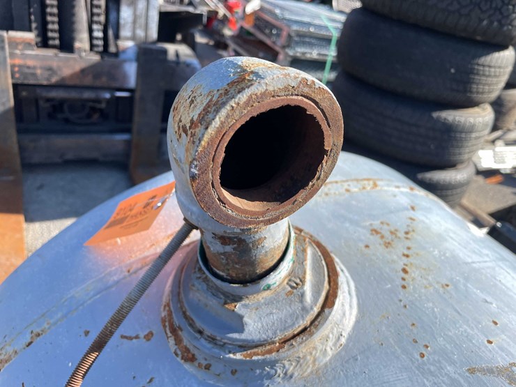 #9104-•-240-gallon-air-tank-(o4)-image-4