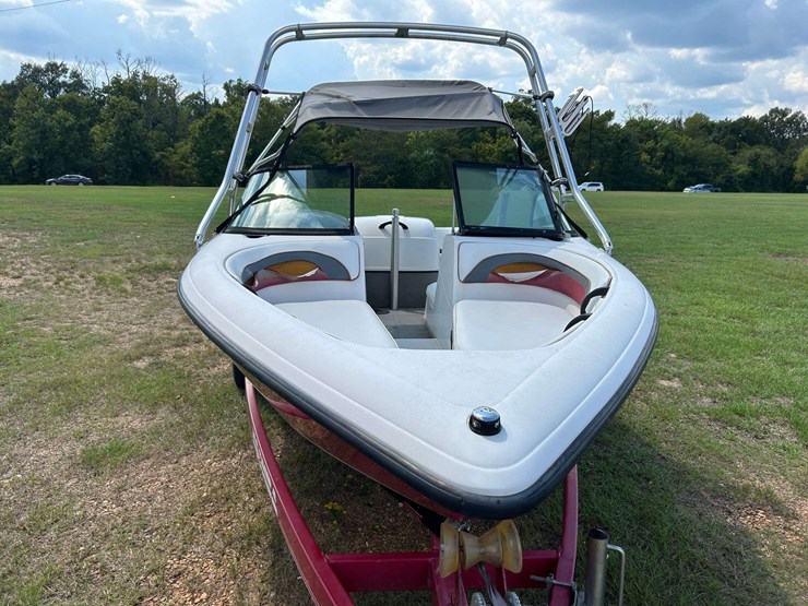 2000-moomba-mobious-ski-boat-w/trailer-(65-actual-hours)-image-10