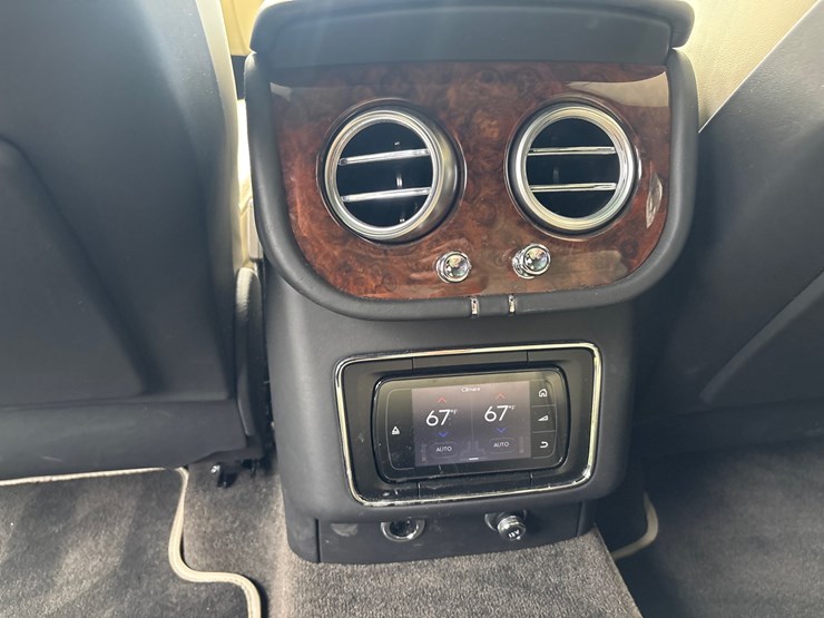 #153-•-offered-at-no-reserve-|-2018-bentley-bentayga-suv-image-31