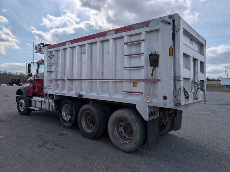 #259-•-2015-mack-gu713-granite-tri-axle-dump-truck-image-4