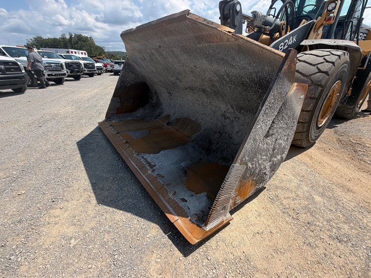 2014-deere-824k-image-8