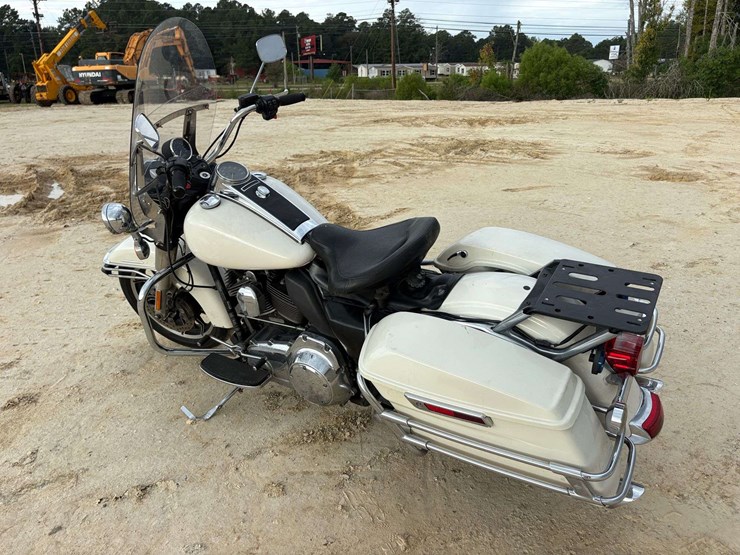 2015-harley-davidson-road-king-flhp-police-motorcycle-(38,654-miles)-image-2