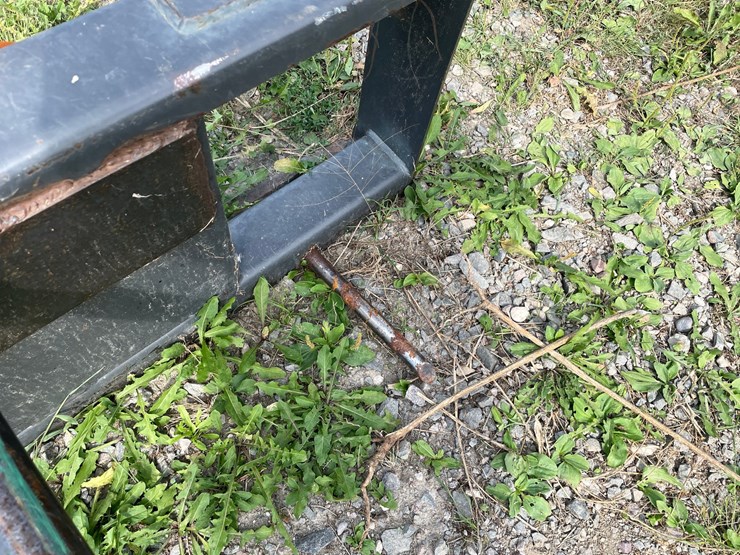 #6220-•-skid-loader-bale-spear-image-7
