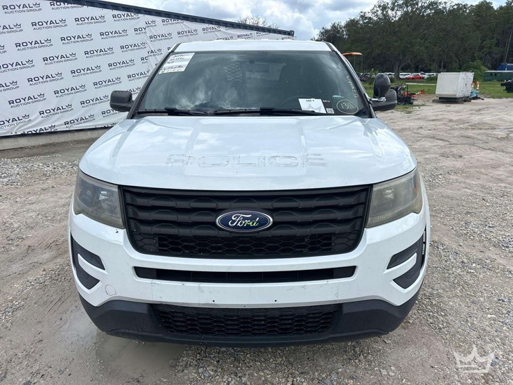 2017-ford-explorer-image-25