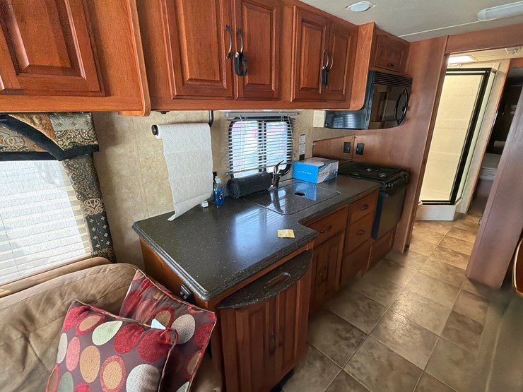 #206-•-2008-coachman-383fws-cross-country-motorhome-image-10