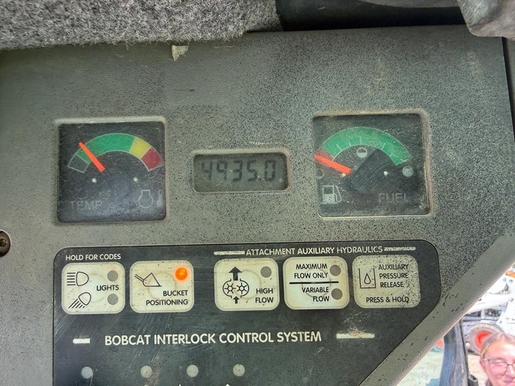 2004-bobcat-t300-image-20