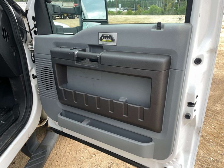 2016-ford-f550-image-17
