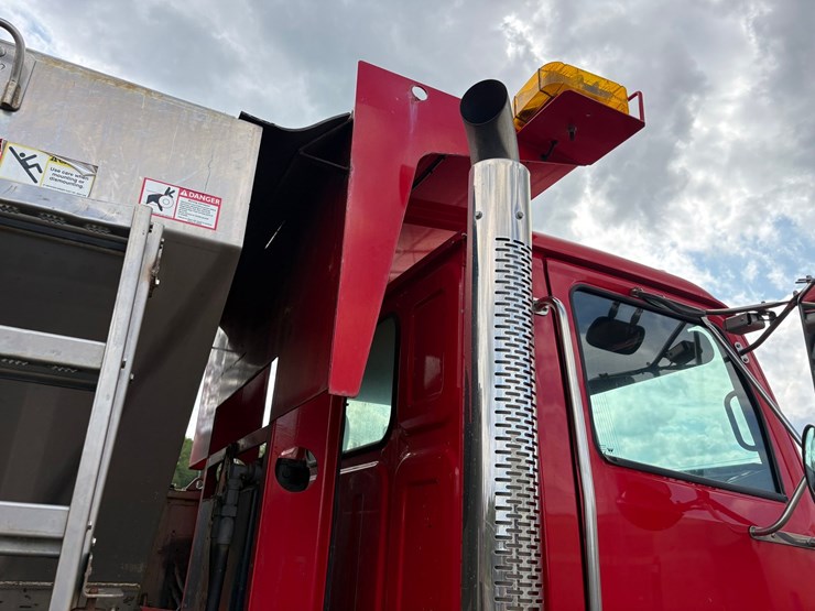 2018-western-star-4700sf-image-36