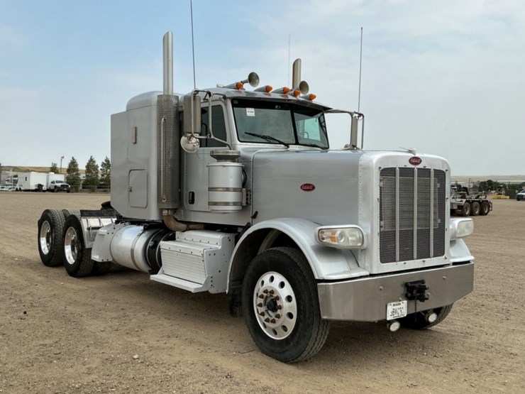 2012-peterbilt-388-image-3